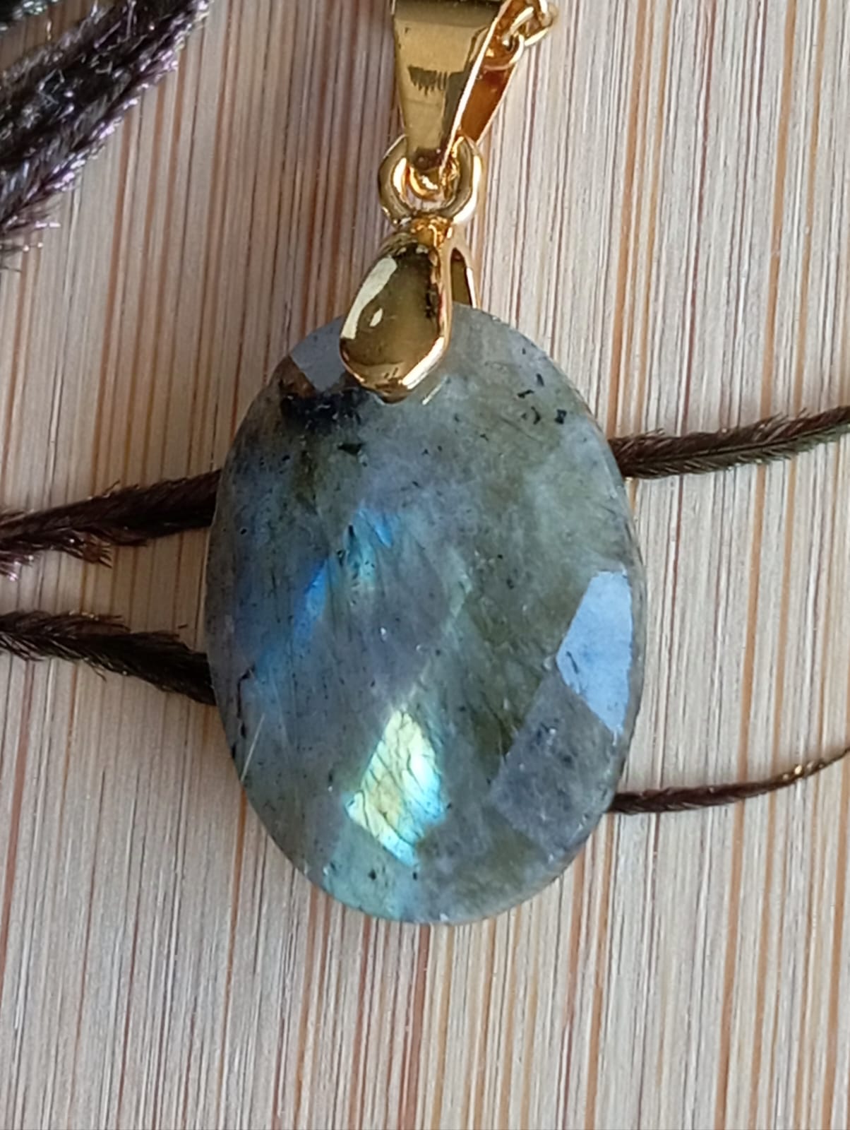 Charme cristallin labradorite